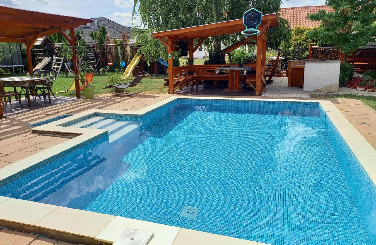 Medea Apartman บุค ภายนอก รูปภาพ